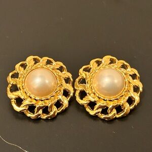 Vintage Trifari Faux Pearl Clip On Earrings